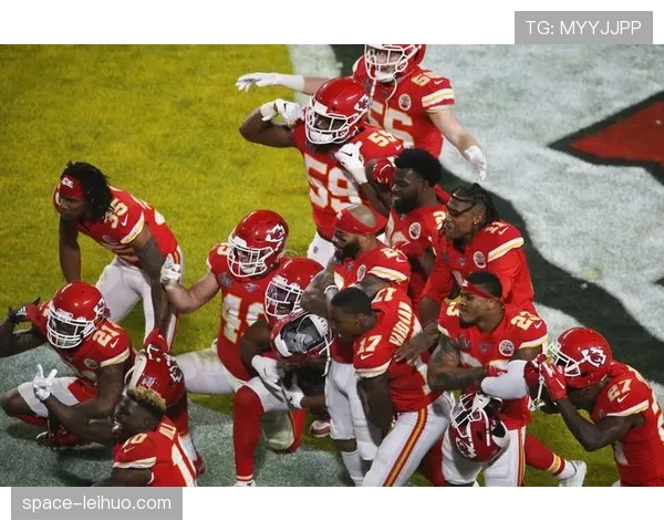 酋长队客场逆转蓝队,展现阵容深度与Tupou Vaa'i的成熟表现 酋长队客场逆转蓝队,展现阵容深度与Tupou Vaa'i的成熟表现