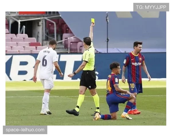 巴萨训练课重点演练:丢球后6秒内的高强度集体反抢 巴萨训练课重点演练:丢球后6秒内的高强度集体反抢